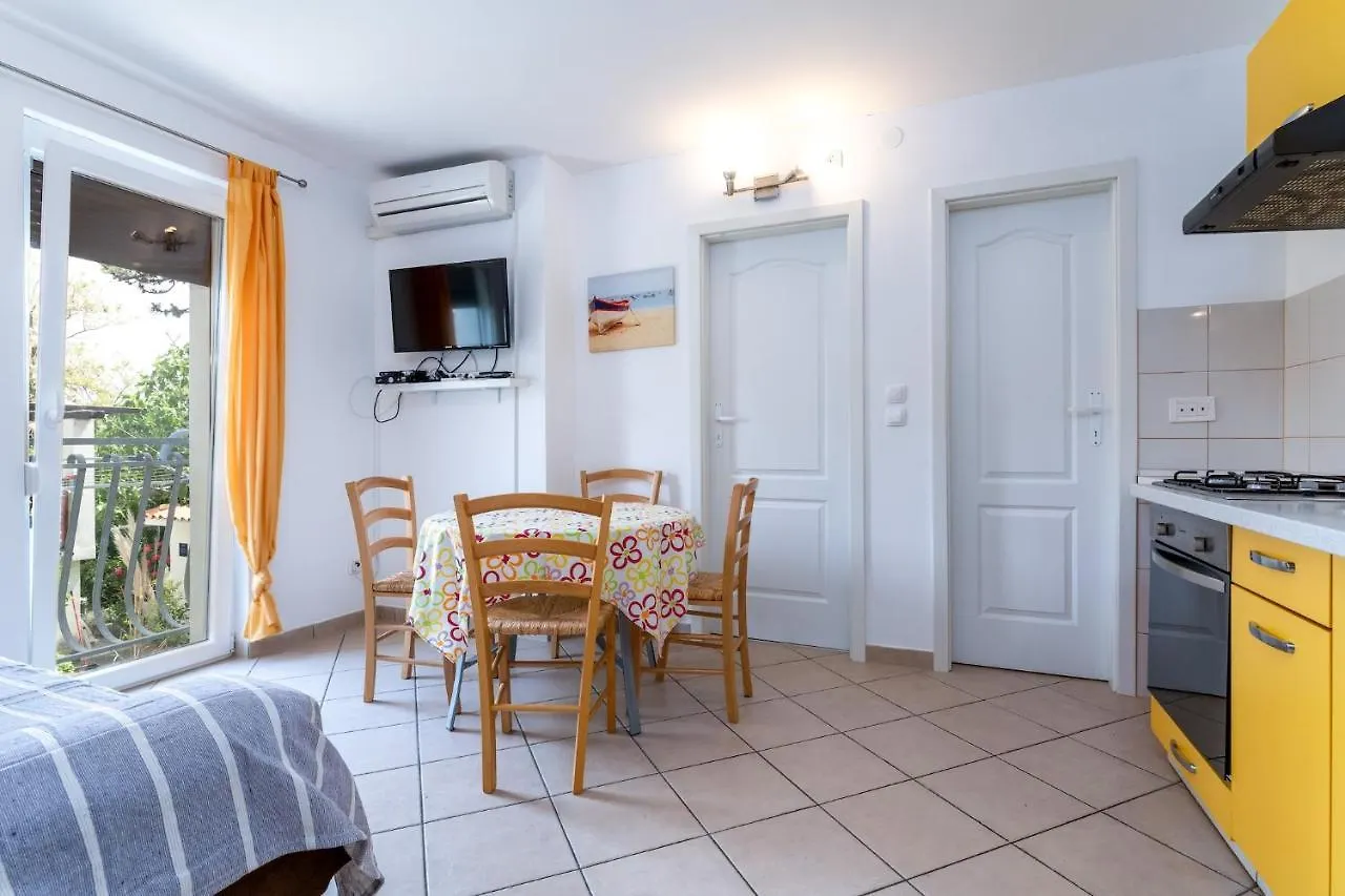 Apartments With A Parking Space Baska, Krk - 22048 0*, Baska (Krk)